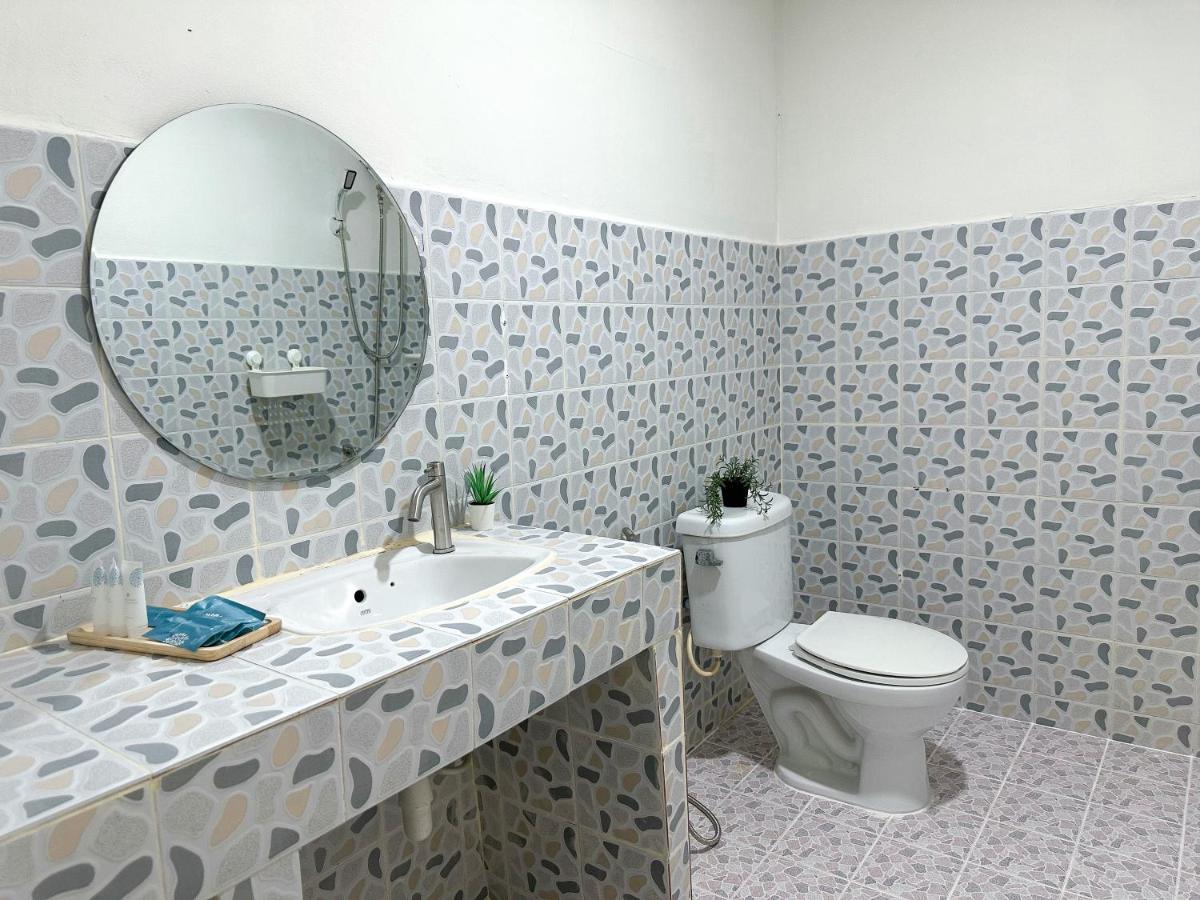 Montana Hotel & Hostel Phuket Karon Luaran gambar