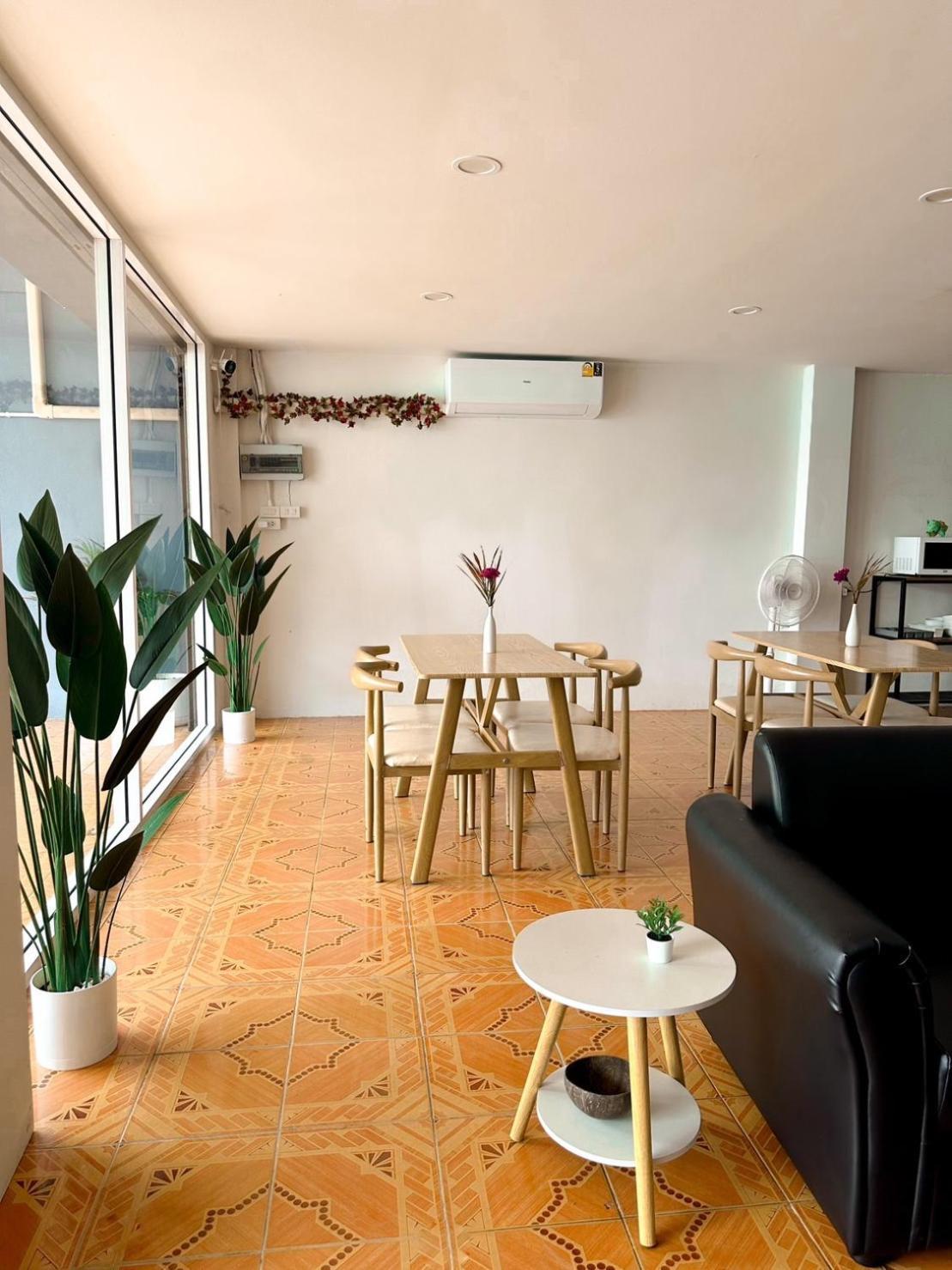 Montana Hotel & Hostel Phuket Karon Luaran gambar