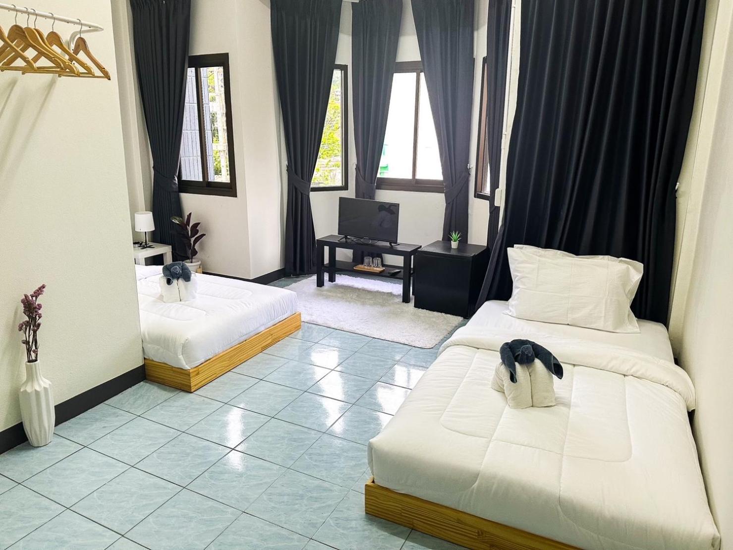 Montana Hotel & Hostel Phuket Karon Luaran gambar