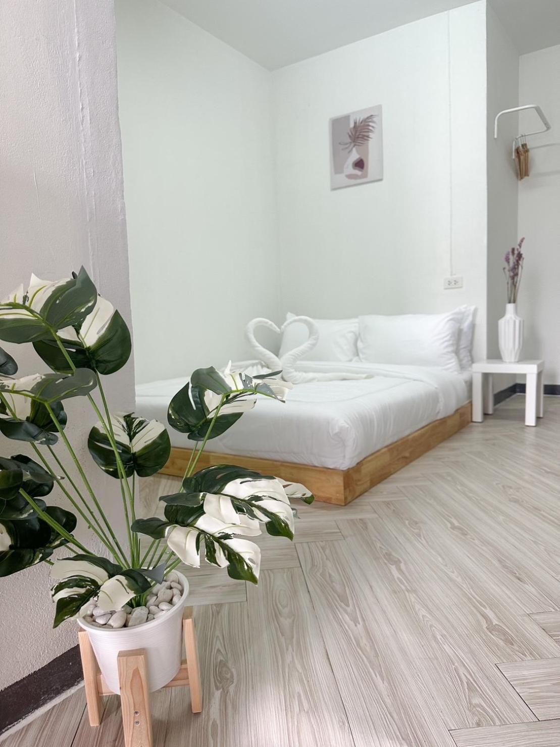 Montana Hotel & Hostel Phuket Karon Luaran gambar