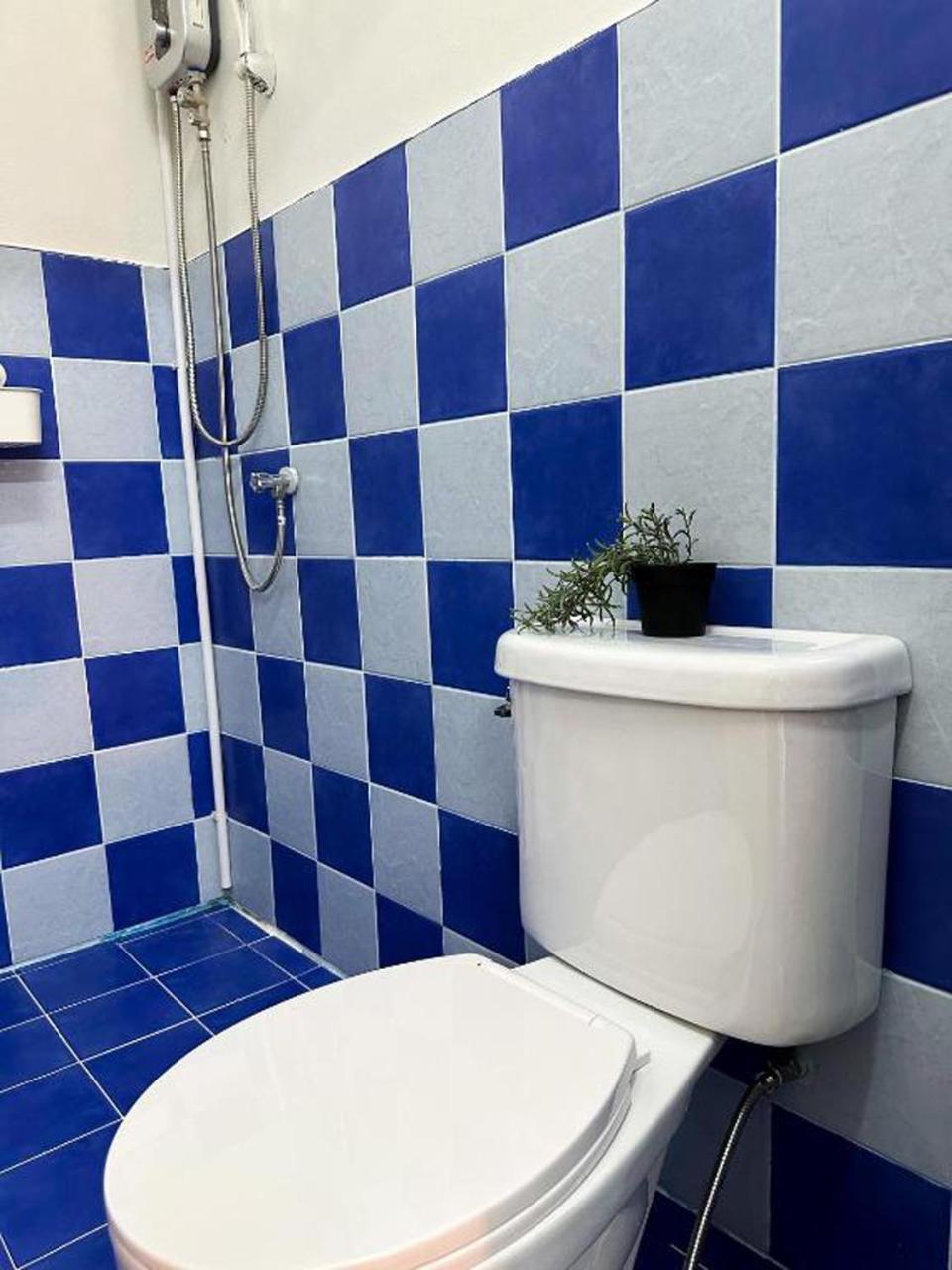 Montana Hotel & Hostel Phuket Karon Luaran gambar